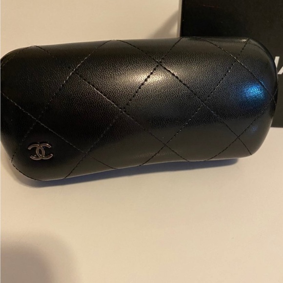 Chanel Black Collection Bouton
5193-b C.501/3c 56 Sunglasses 5"L
× 5"Wx 2"H - Picture 7 of 12